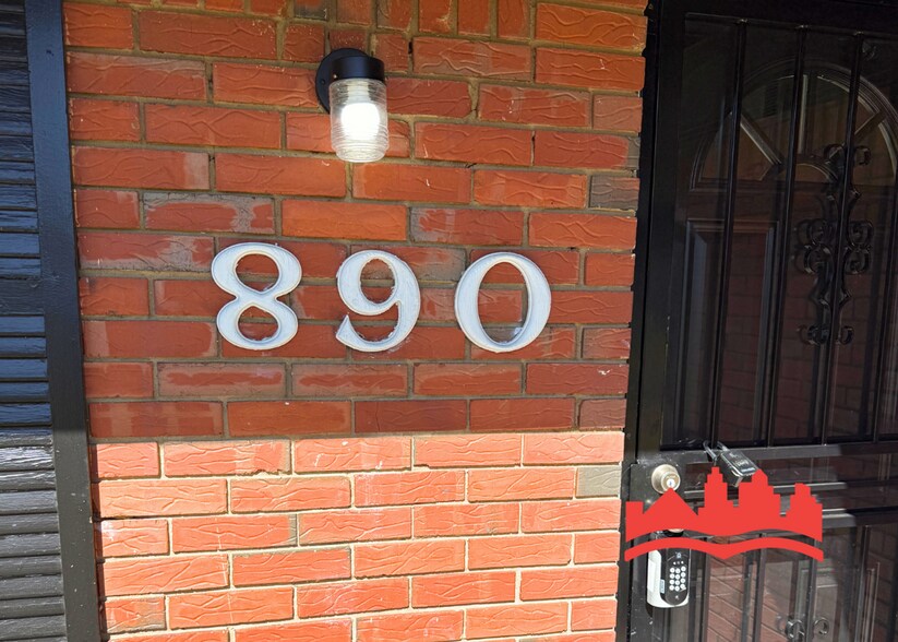 Building Photo - 890 W Marigold Ln