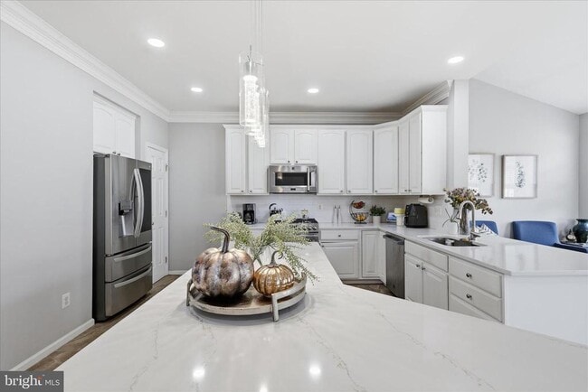 Building Photo - 6711 Selbourne Ln