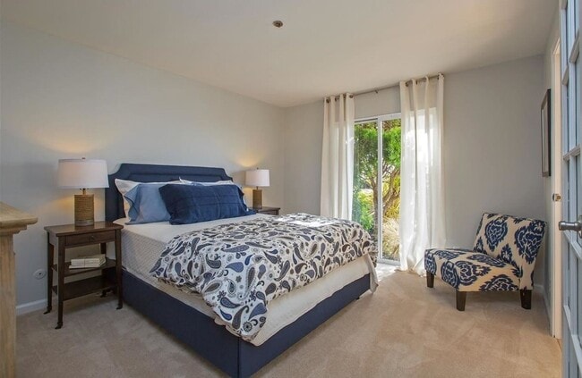 Building Photo - Live by the Bay: Renovated 2 Bed, 2 Bath