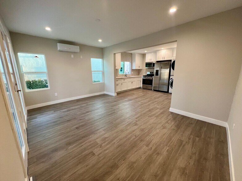 Building Photo - 4701 9th Ave