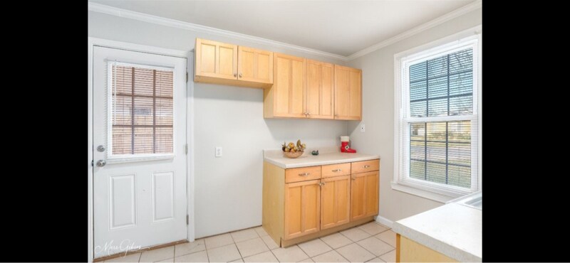 Building Photo - 1214 Schex Dr