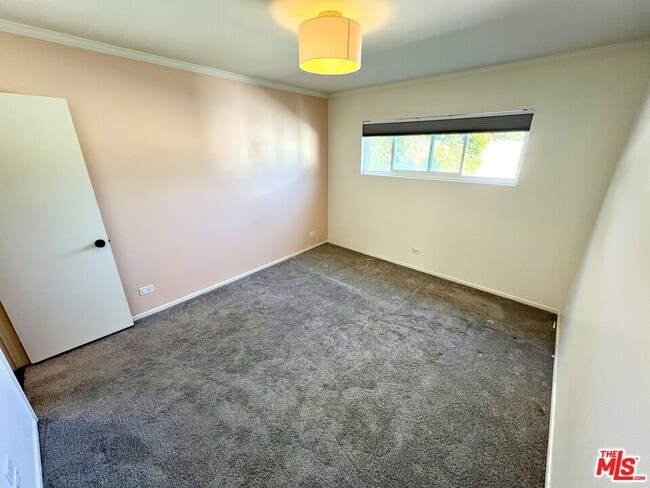 Building Photo - 721 Cedar St