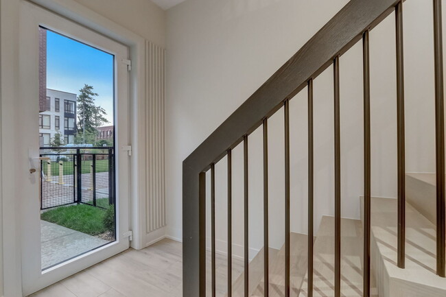 Building Photo - 4210 W Belmont Ave