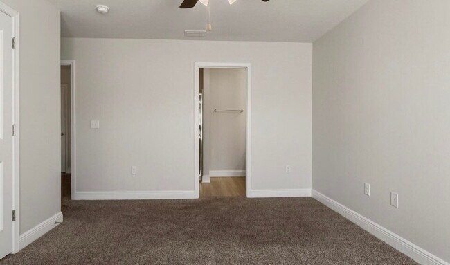 Building Photo - Welcome to 1881 Point Dr.!