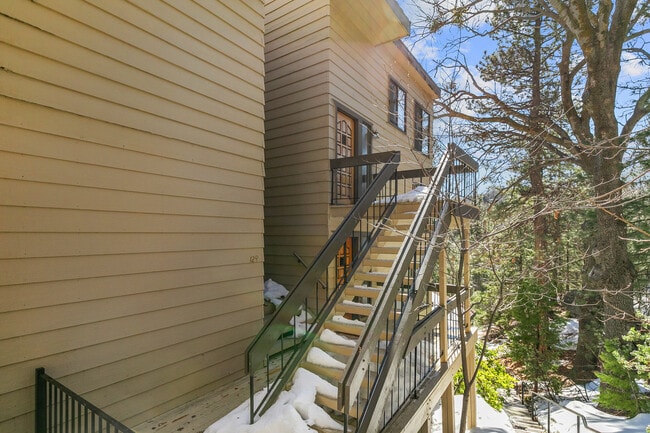 Building Photo - 27657 Peninsula Dr