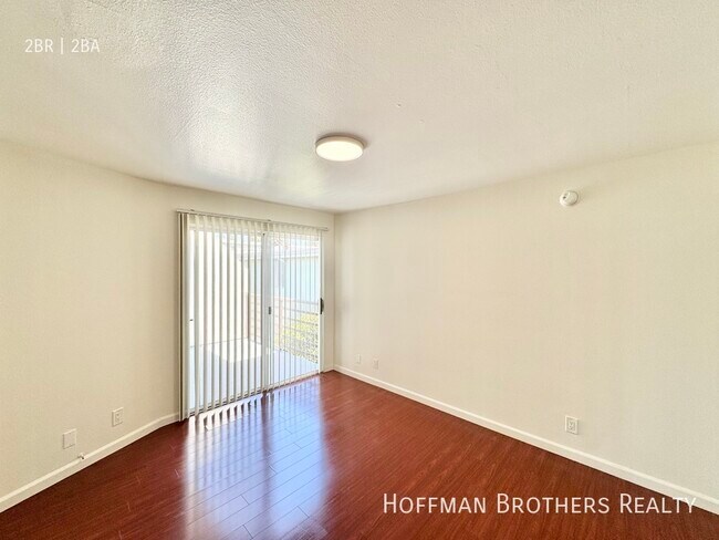 Building Photo - 935 10th St