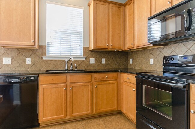 Building Photo - "Charming 3-Bedroom Home with 2 Full Baths in Beautiful Belmont!"