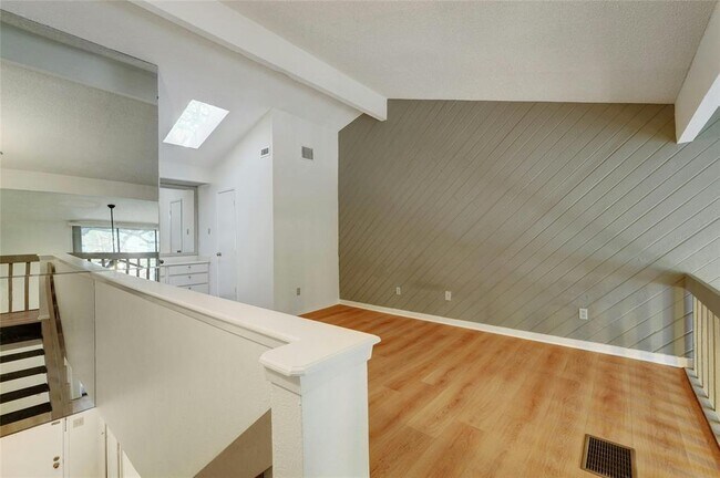 Building Photo - 7122 Wood Hollow Dr