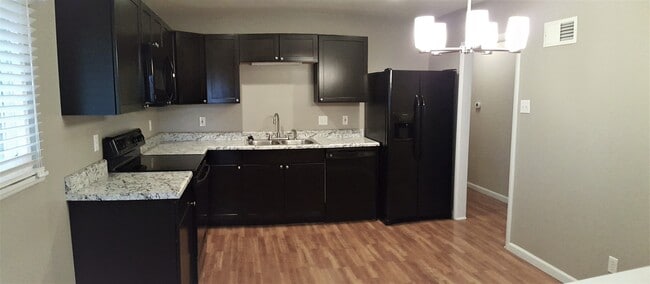 Building Photo - 784 Rojean Dr