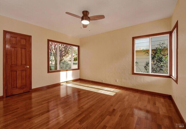 Building Photo - 520 Juilliard Park Dr