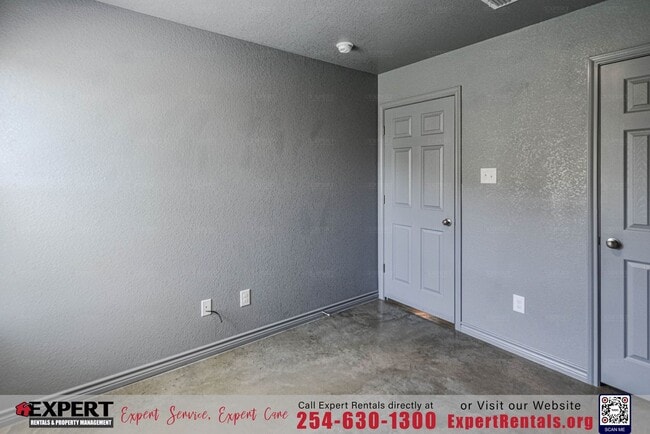 Building Photo - Discover the perfect blend of comfort and convenience!!