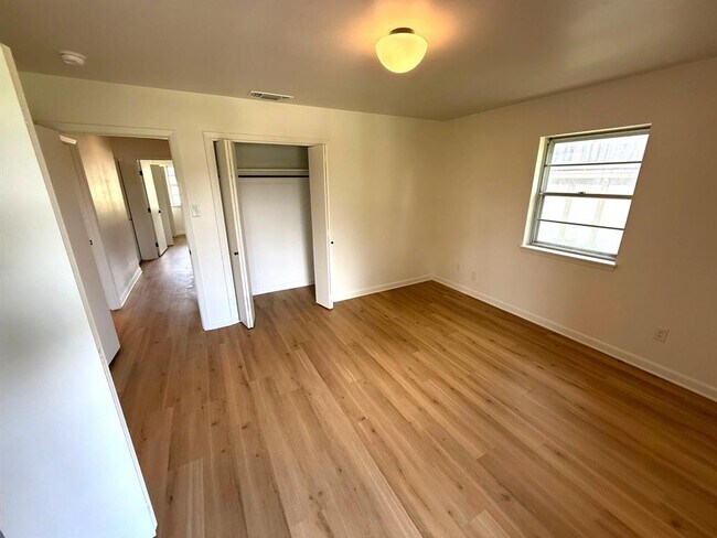 Building Photo - 209 W Mimosa Cir