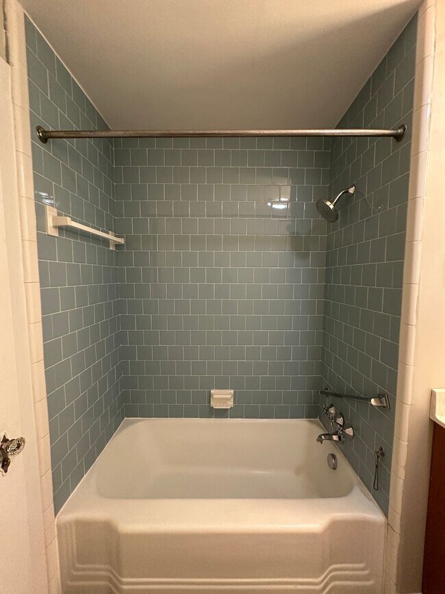 Building Photo - Modernized 3 bed 1 bath house