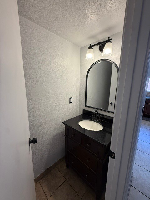 Building Photo - FOR RENT