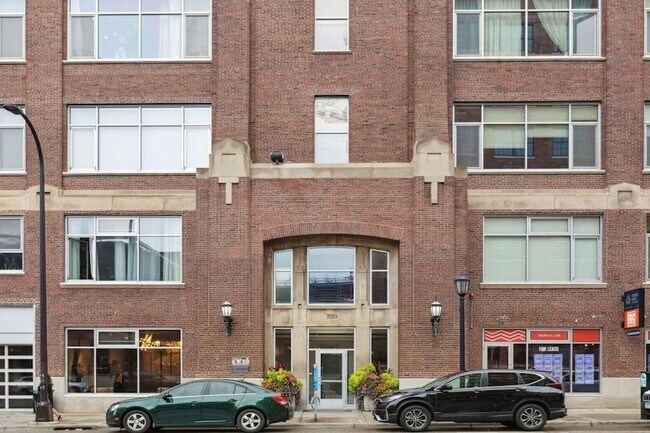 Building Photo - 700 N Washington Ave