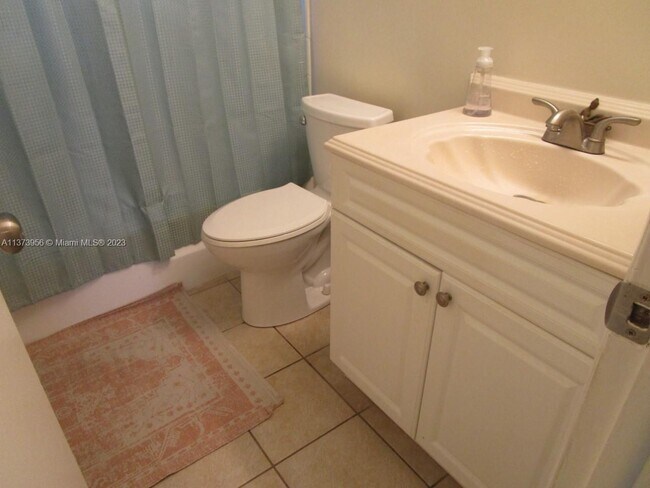 Building Photo - 3061 NE 49th St