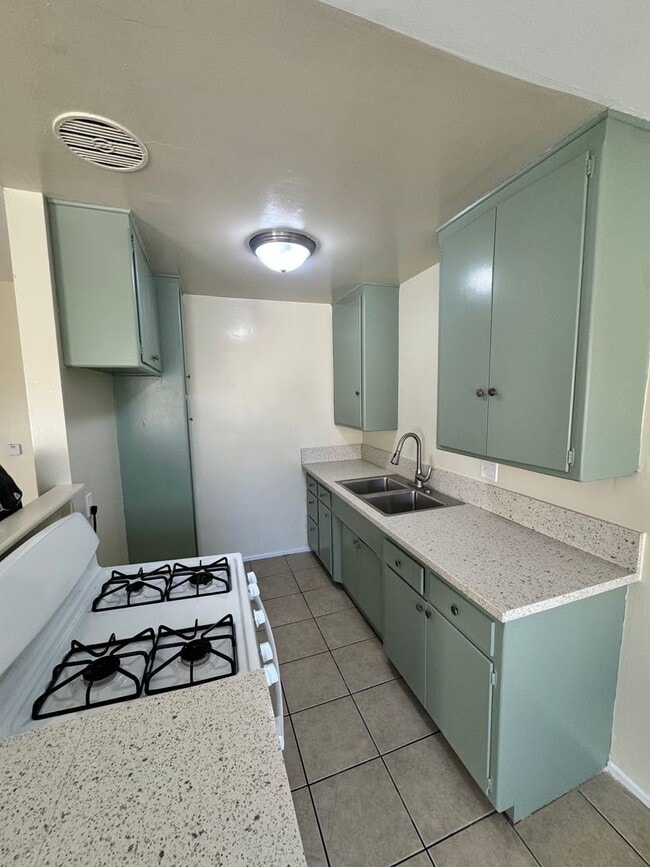 Building Photo - 1 BDRM, 1 BA WITH PARKING SPACE - *ASK ABOUT OUR MOVE IN SPECIAL!