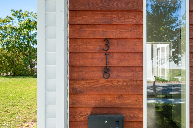 Building Photo - 318 N Tacoma Ave