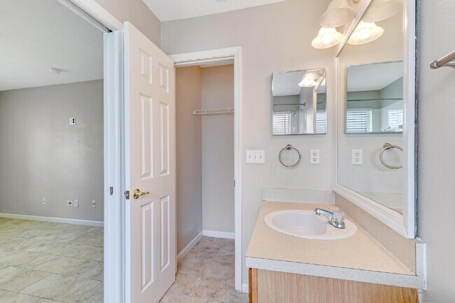 Building Photo - "Spacious 3-Bedroom Home with 2 Full Baths in the Heart of Palm Coast!"