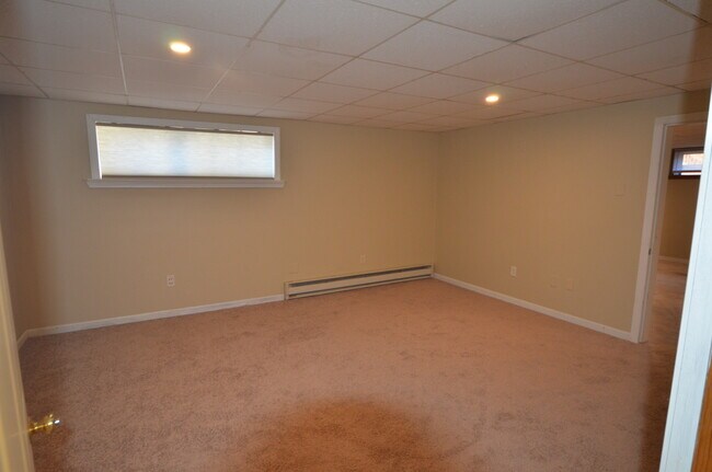 Bedroom - 17 Davis Ave