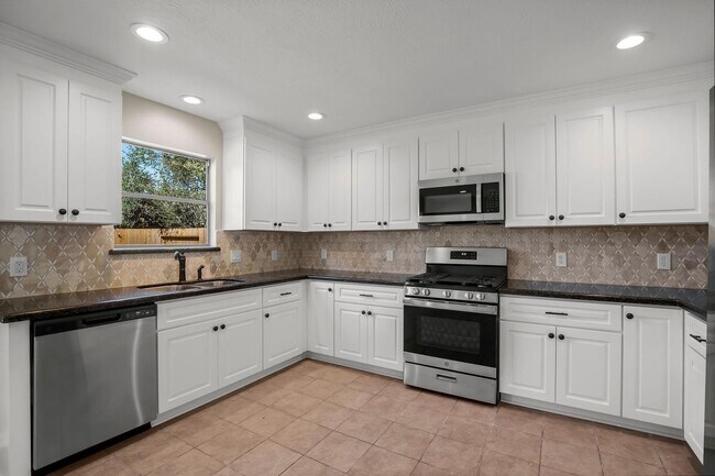 Building Photo - 29515 Legends Line Dr