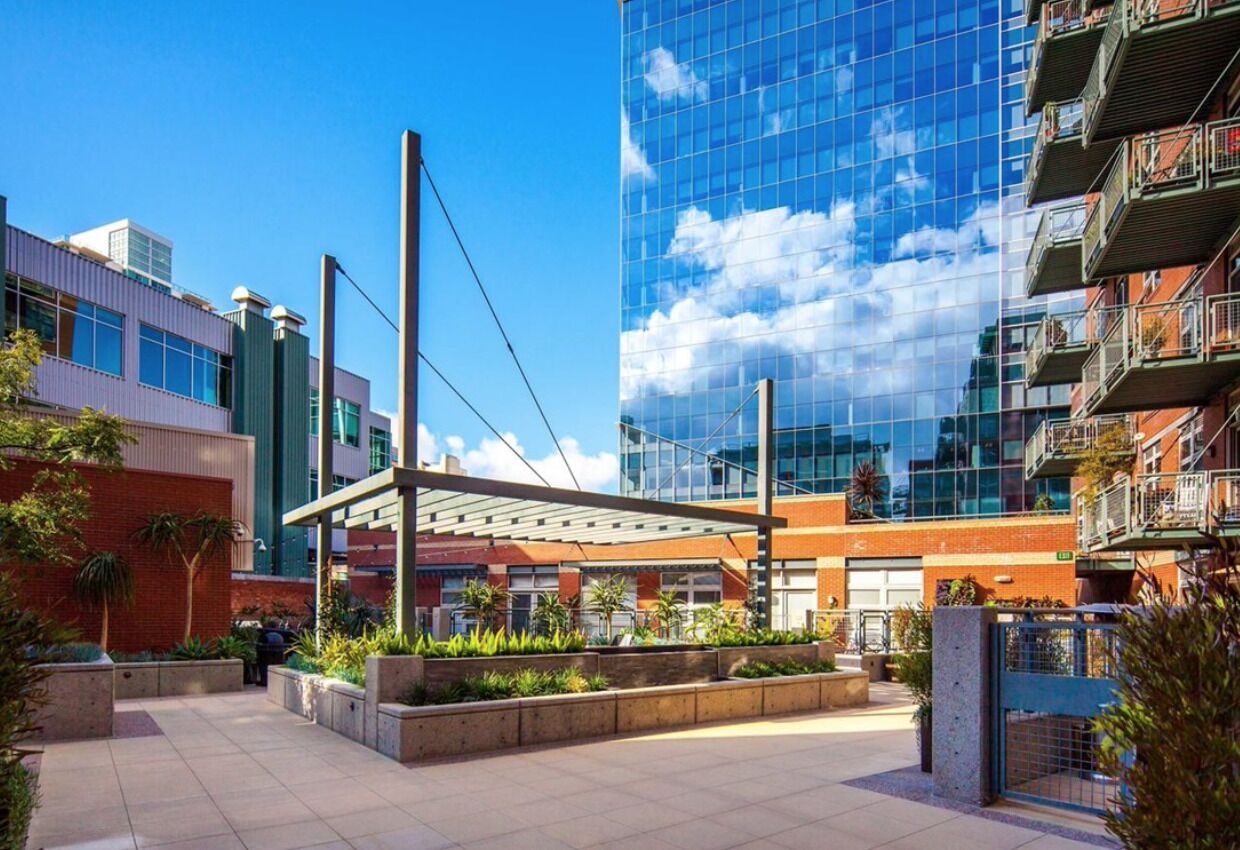 Building Photo - 877 Island Ave