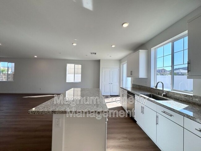Building Photo - 30769 Valley Heights Dr.