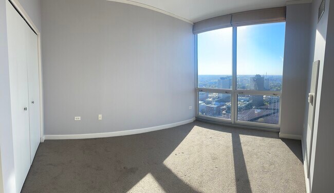 Building Photo - 1901 S Calumet Ave