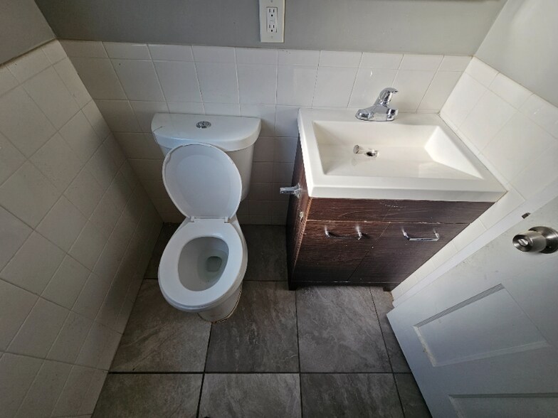 Building Photo - 23 Beacon Ave