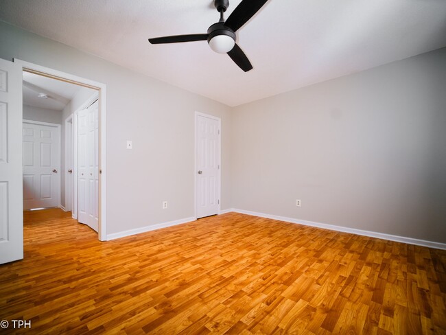 Building Photo - "Charming 2-Bedroom Gem with Granite Elegance in Charlotte's Heart!"