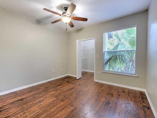 Building Photo - 5703 Legacy Crescent Pl