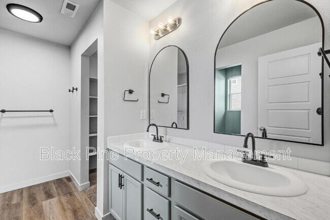 Building Photo - 7631 E Merganser Dr