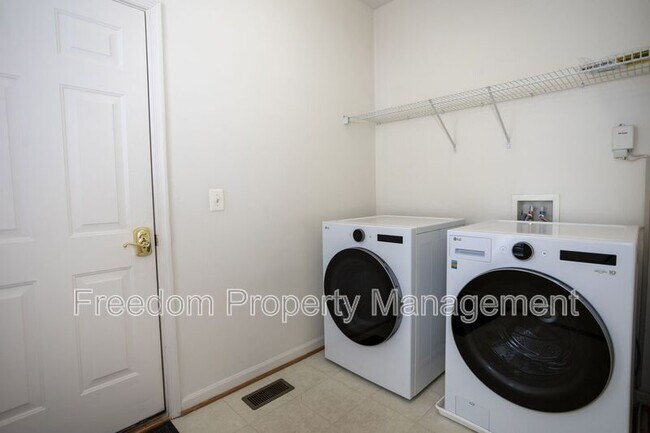 Building Photo - 6004 Abernethy Ln