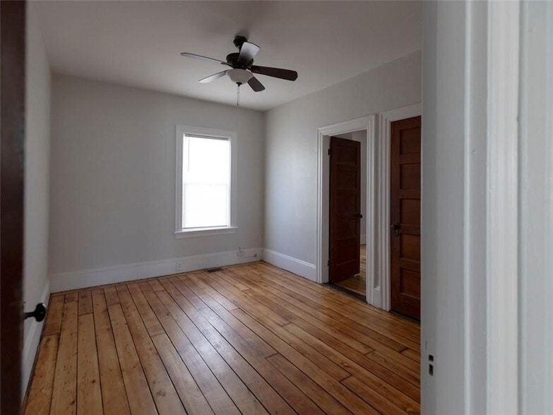 Building Photo - 18 Meader St