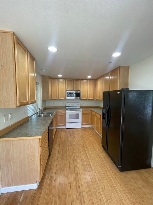 Building Photo - 3 Bedroom Home in DuPont