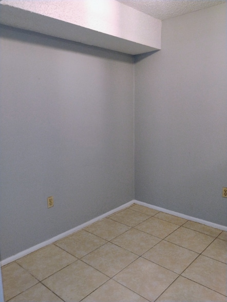 Building Photo - 5245 Kimberlin Dr