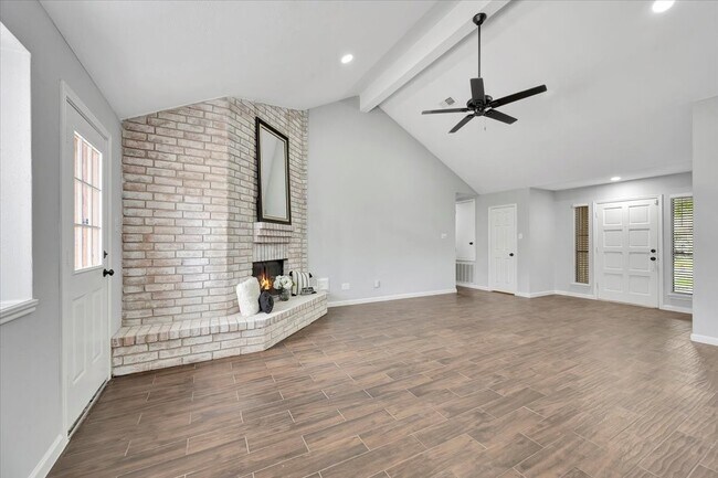 Building Photo - 1807 Palo Duro St