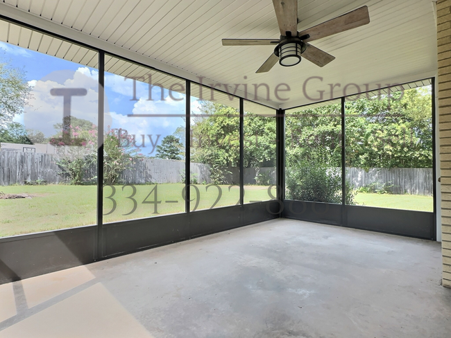 Building Photo - 3 bed 2 bath with 2 car garage