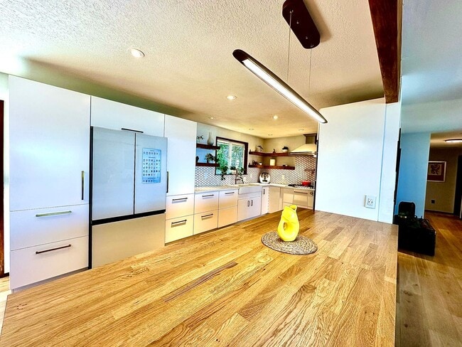 Building Photo - Rental with Views of Utsalady Bay and Mt B...