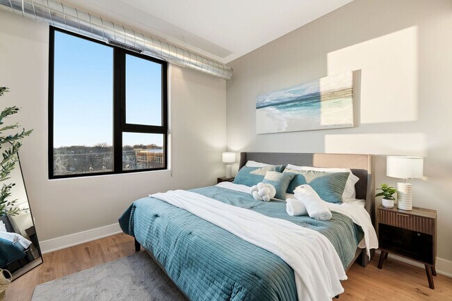 Building Photo - 6044 N Winthrop Ave