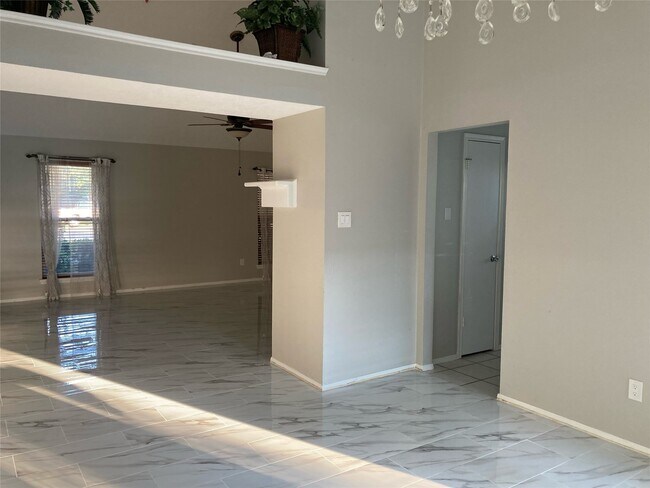 Building Photo - 3002 Avanti Ct