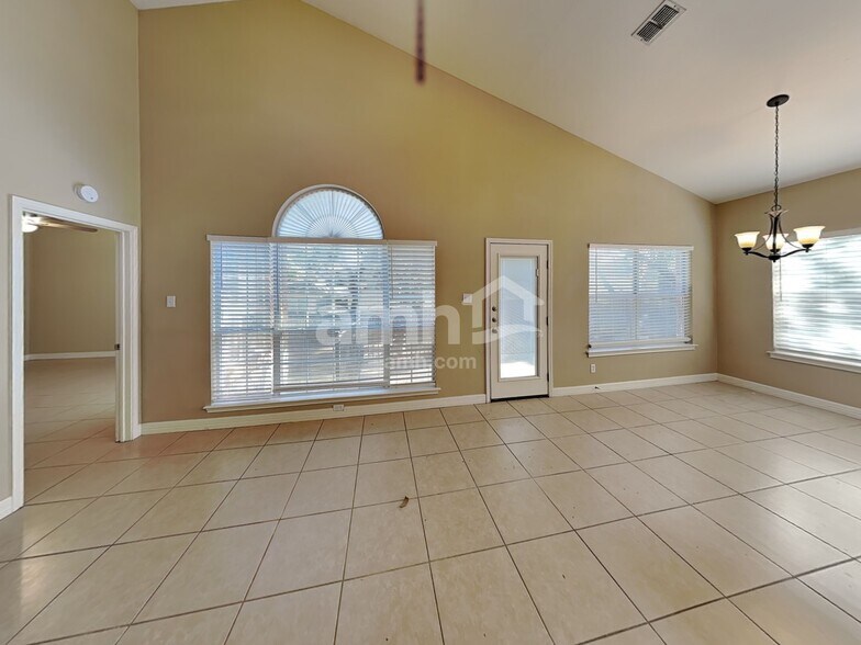 Building Photo - 14 Sweetwood