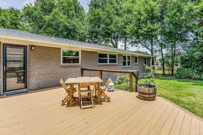 Building Photo - 2033 E Bobe St