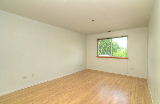 Building Photo - 881 N Swift Rd