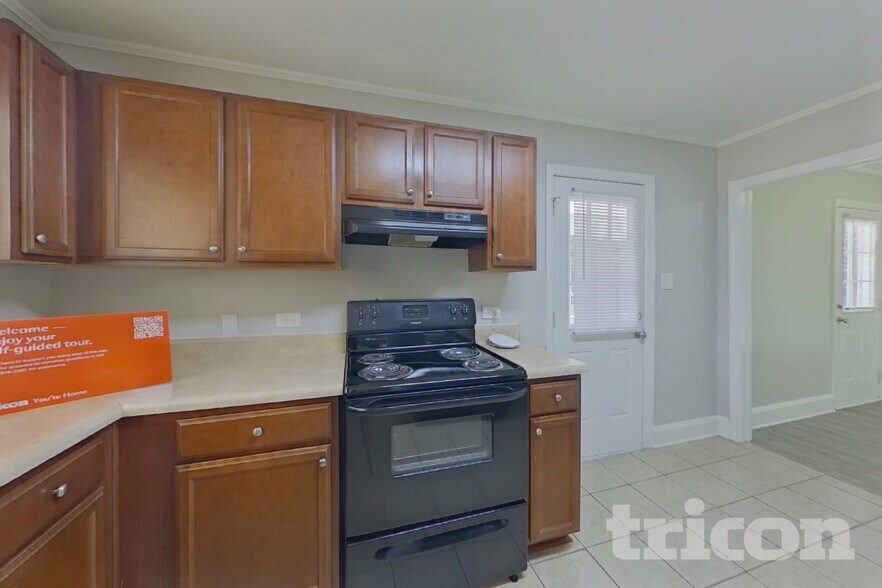 Building Photo - 5530 Wedgewood Dr