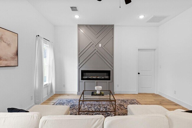 Building Photo - 5516 Helmick Ave