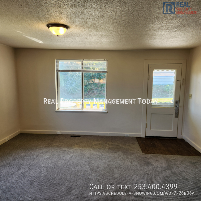 Building Photo - Large 2 bed and 1 bath unit!