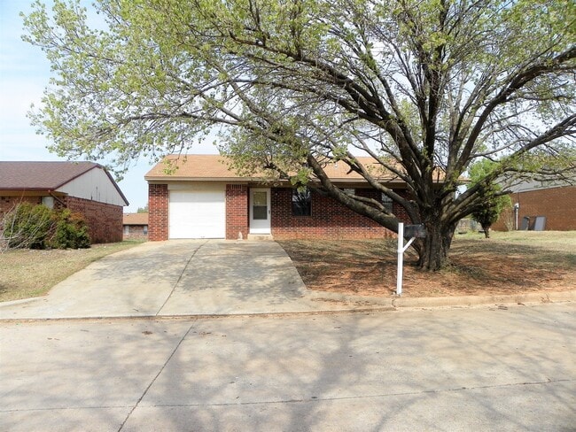 Building Photo - 3 Bedroom Brick home in Tecumseh