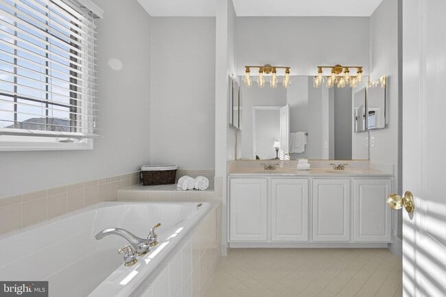 Building Photo - 43789 Water Bay Terrace