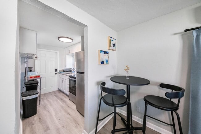 Building Photo - 717 SW 2nd Ct